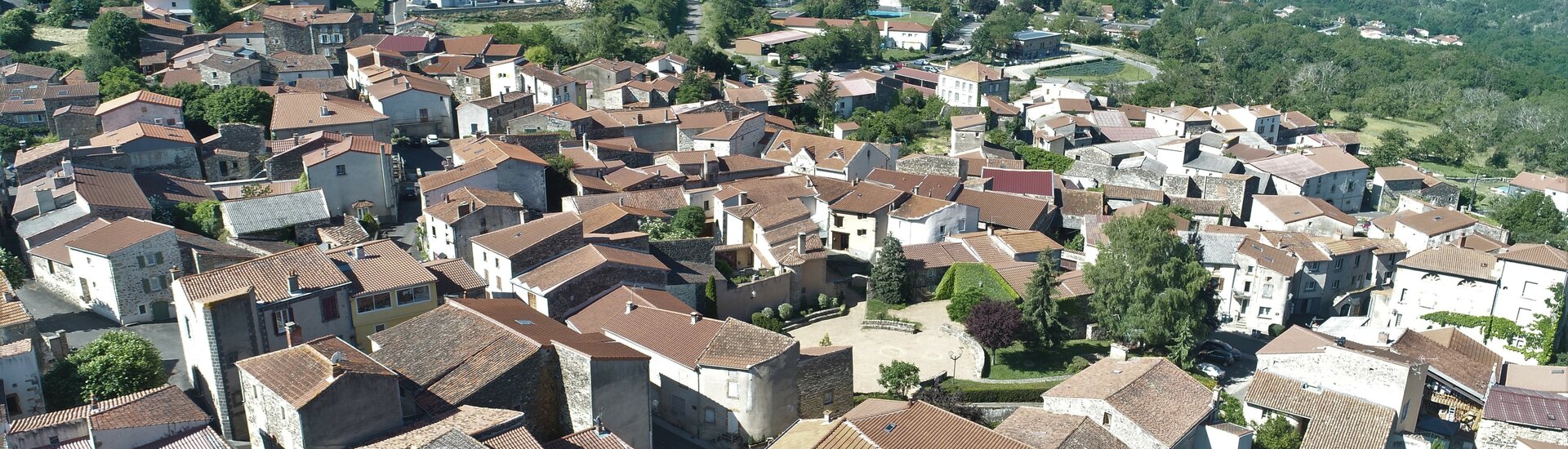 Vue de drône de la commune de Parent dans le Puy-de-Dôme